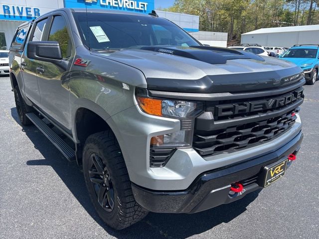 Used 2025 Chevrolet Silverado 1500 Custom Trail Boss AWD/4WD image 2