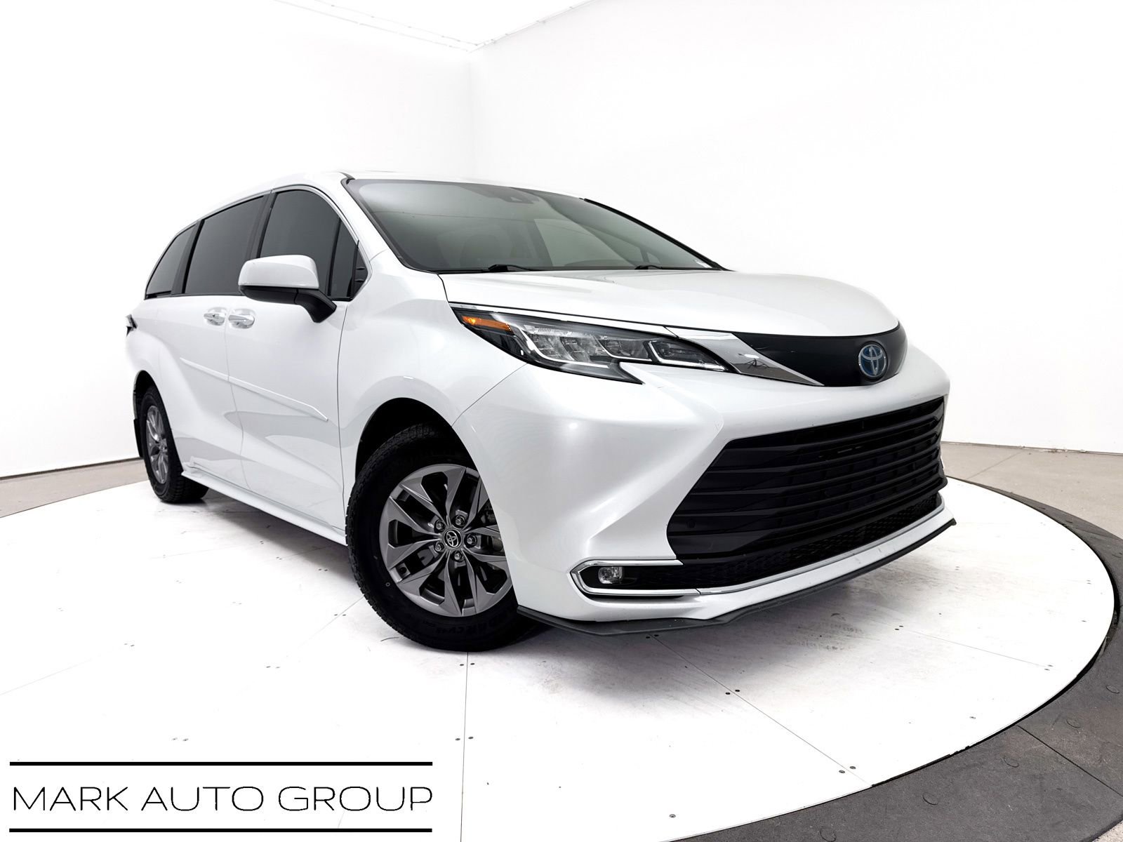 Used 2023 Toyota Sienna XLE w/ Protection Package (TMS)