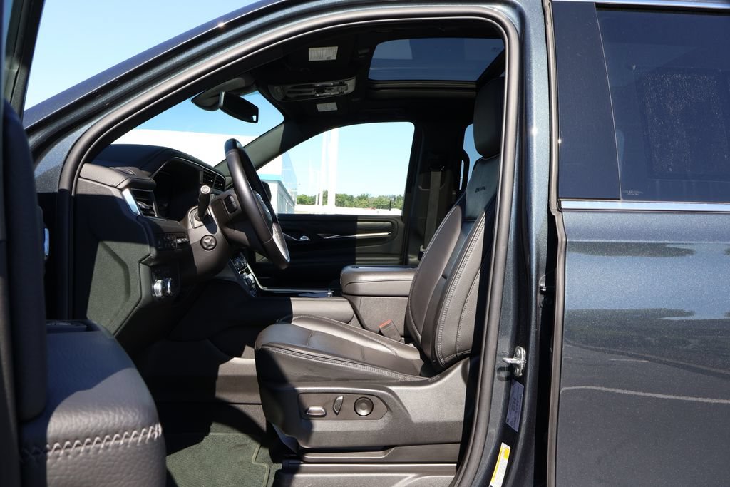 Used 2022 GMC Yukon XL Denali AWD/4WD image 12