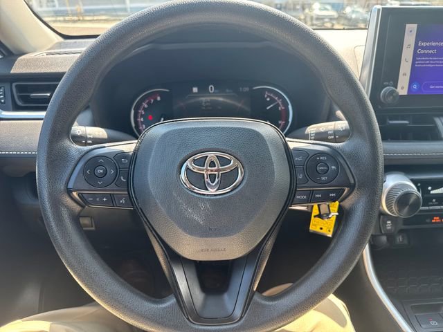 Used 2023 Toyota RAV4 LE AWD/4WD image 16