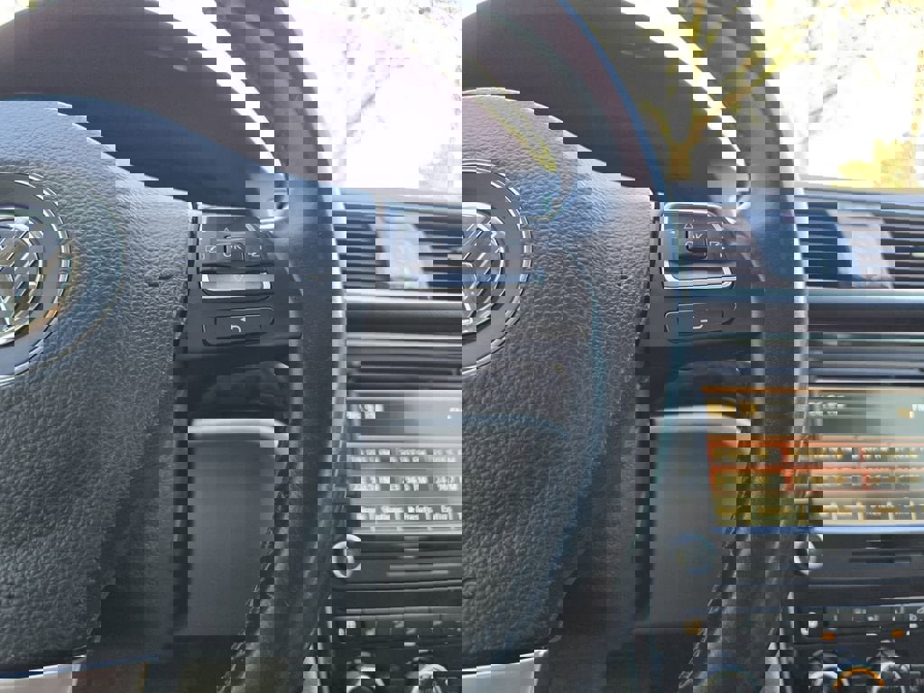 Used 2014 Volkswagen Passat TDI SEL Premium image 18