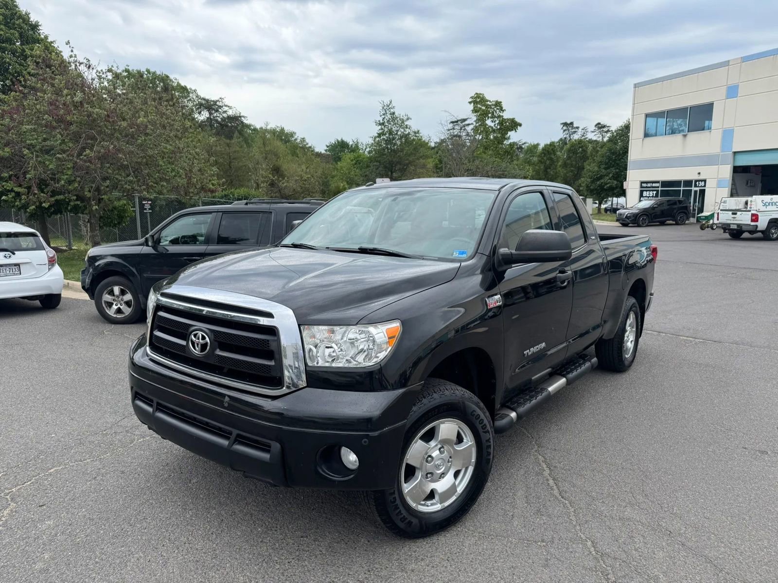 Used 2011 Toyota Tundra 4x4 Double Cab image 2