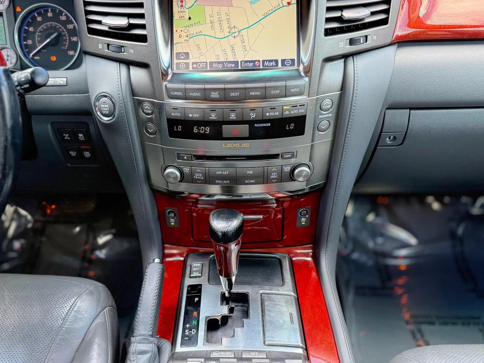 Used 2008 Lexus LX 570 4WD image 25