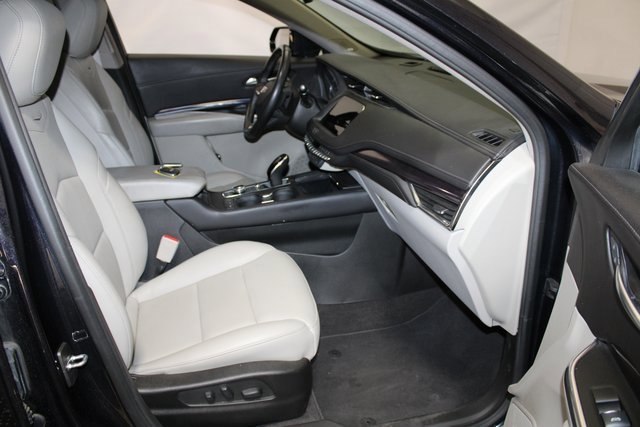 Certified 2022 Cadillac XT4 Luxury w/ Cold Weather Package image 11