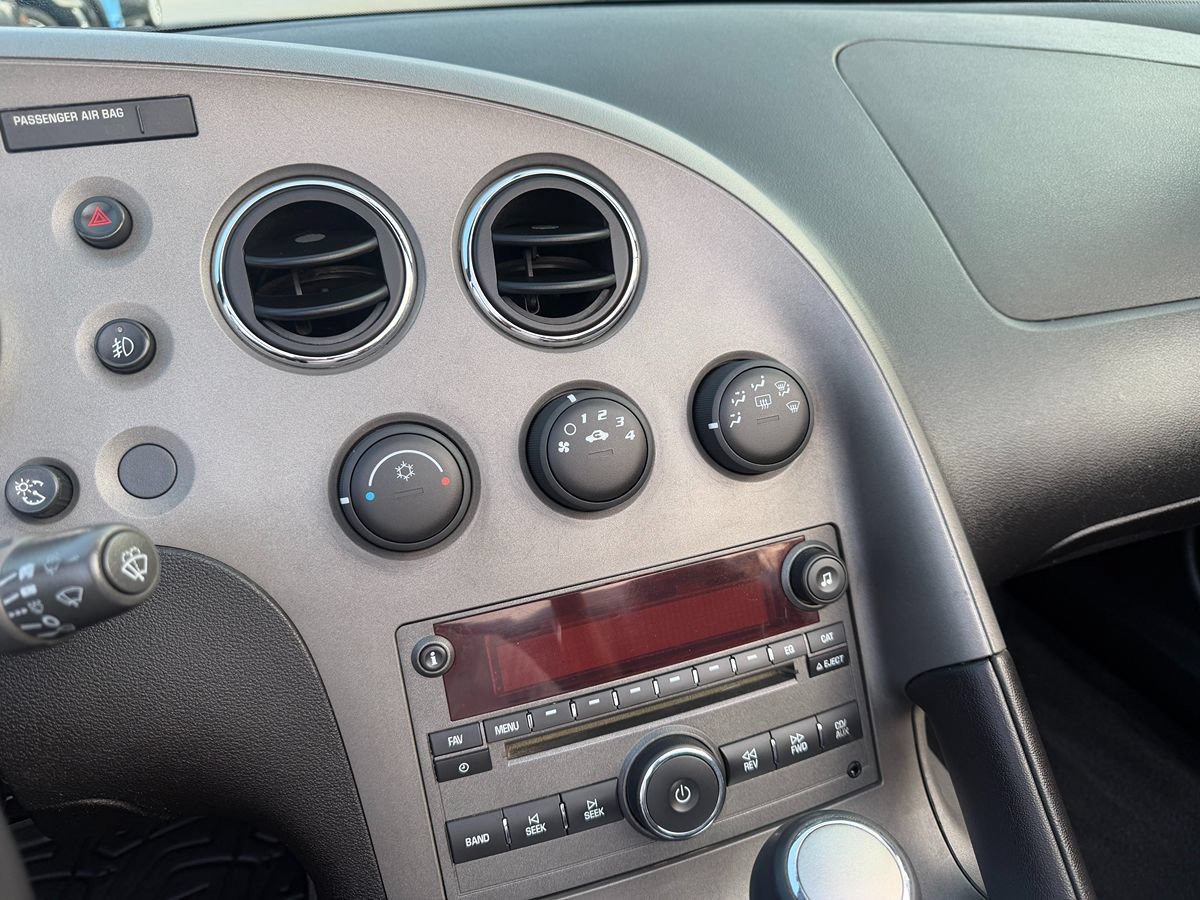 Used 2006 Pontiac Solstice Convertible w/ Premium Package RWD image 14