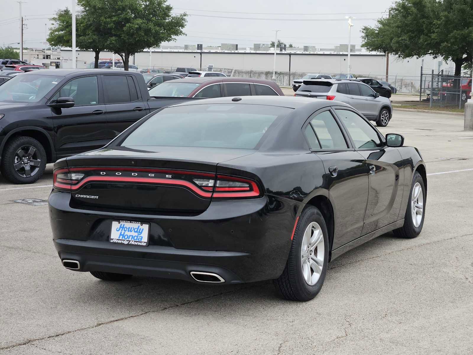 Used 2019 Dodge Charger SXT RWD image 6