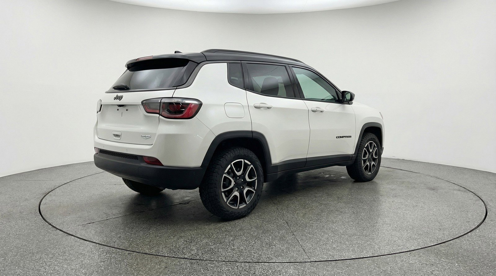 Used 2025 Jeep Compass Trailhawk AWD/4WD image 9