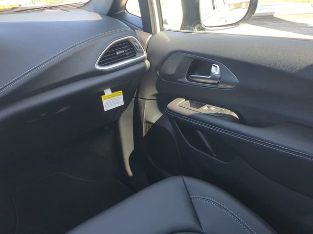 New 2026 Chrysler Pacifica Select image 21