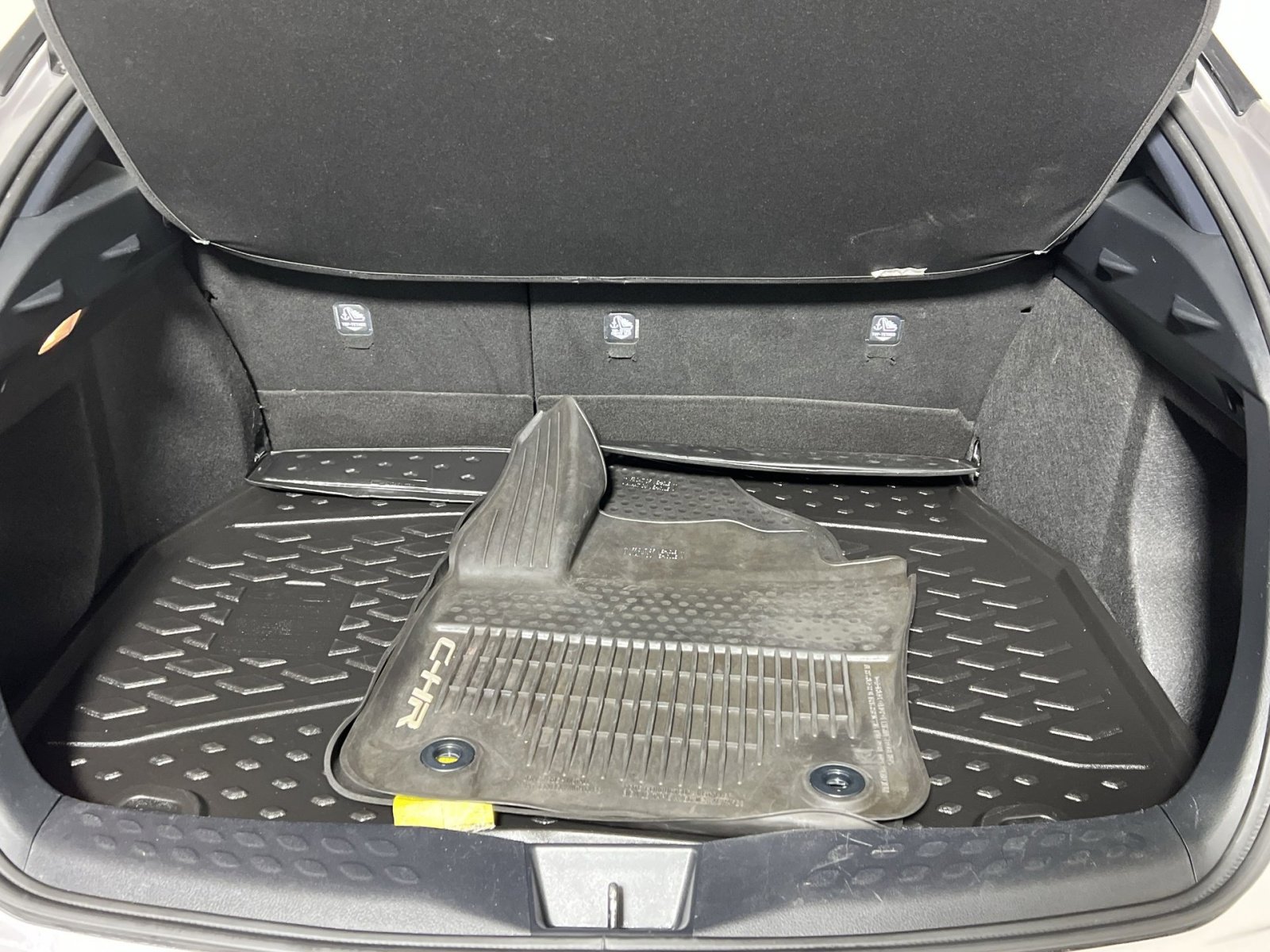 Used 2019 Toyota C-HR LE image 23