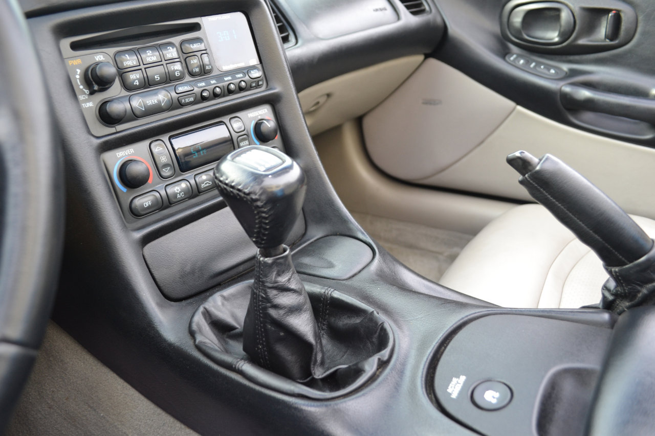 Used 2000 Chevrolet Corvette Convertible w/ Memory Pkg image 22