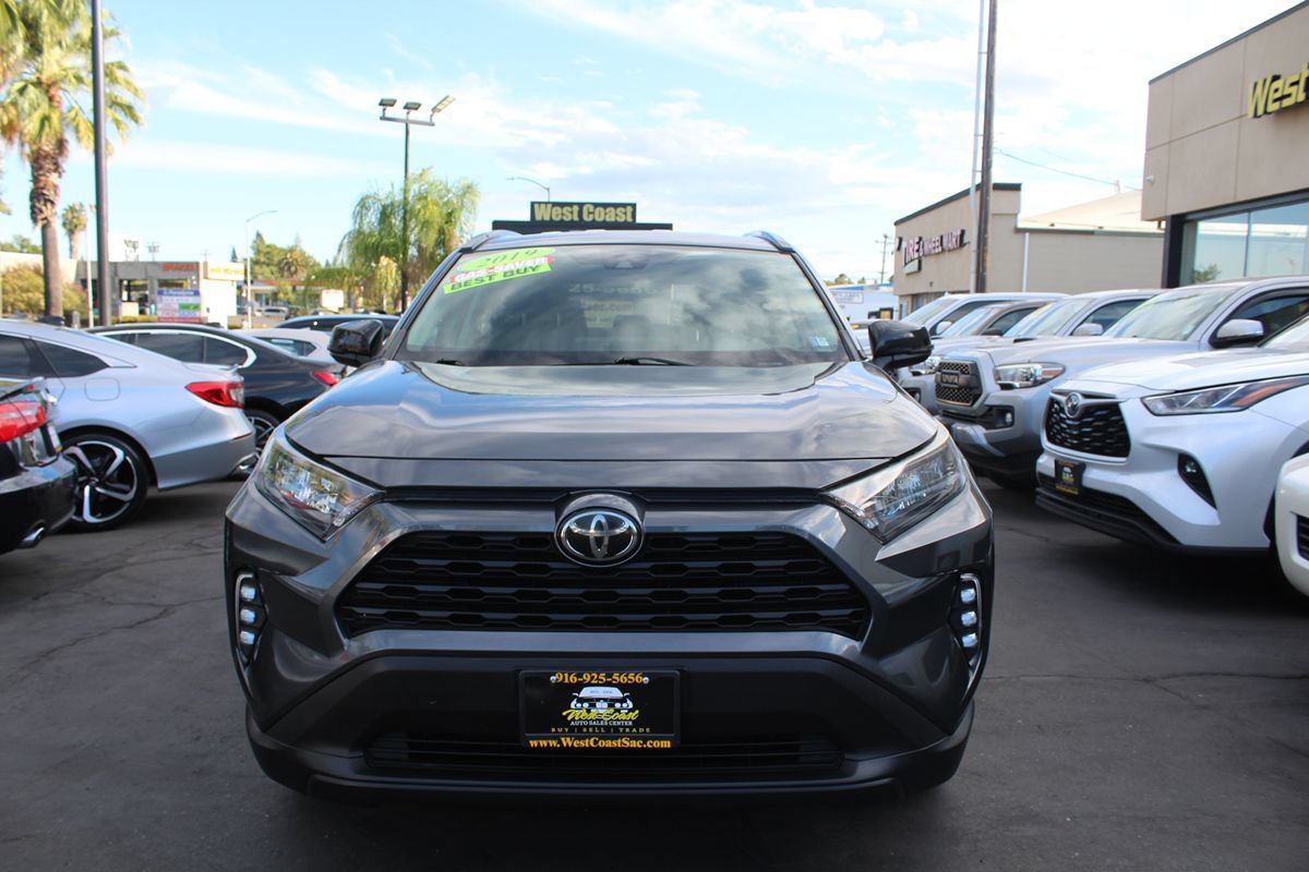 Used 2019 Toyota RAV4 LE w/ Carpet Mat Package FWD image 3