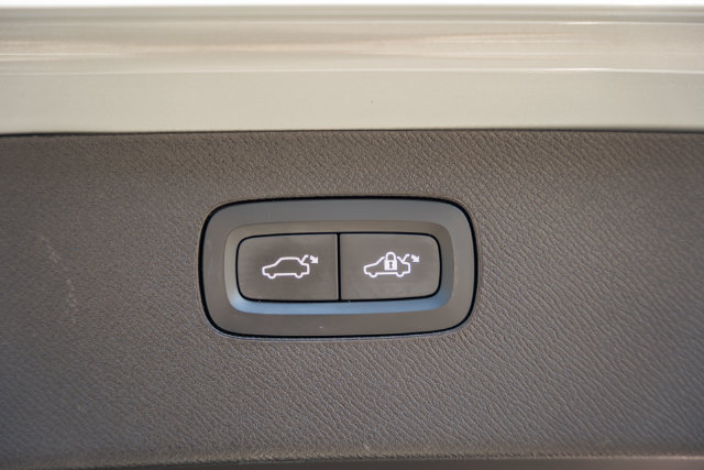Certified 2025 Volvo XC90 B6 Plus w/ Protection Package Premier AWD/4WD image 12