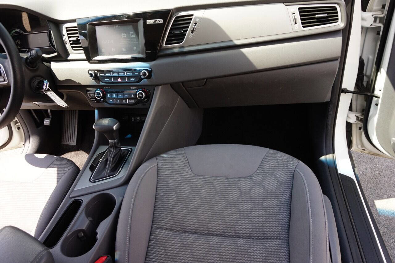 Used 2017 Kia Niro FE image 20