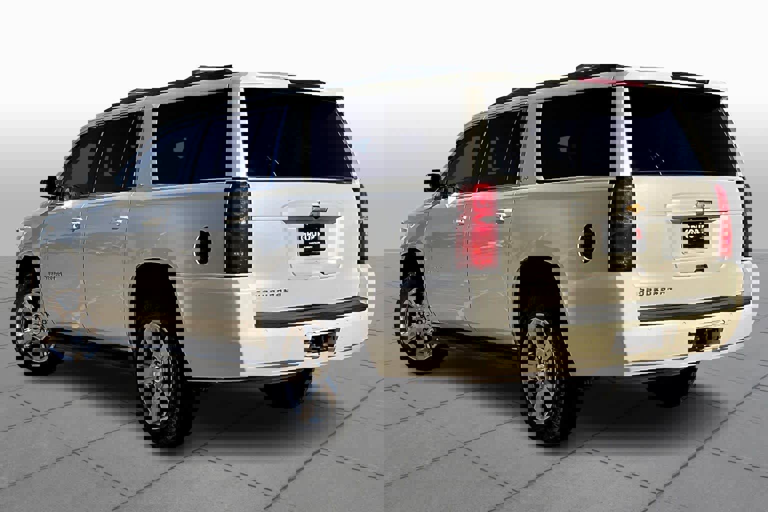 Used 2015 Chevrolet Suburban LT image 12