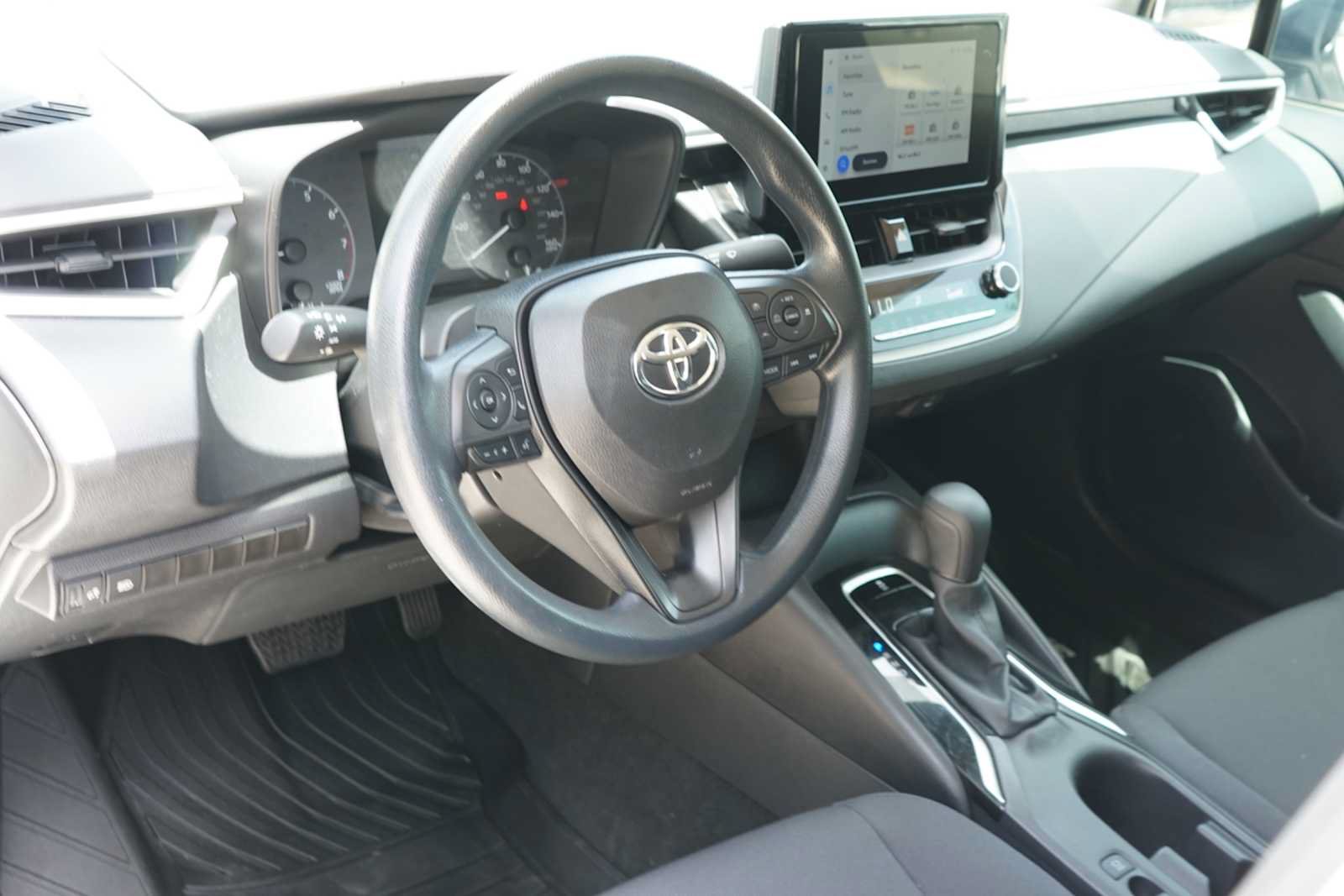 Used 2025 Toyota Corolla LE FWD image 7