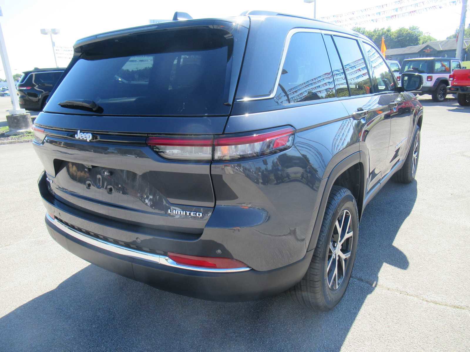 New 2025 Jeep Grand Cherokee Limited w/ Trailer Tow Package image 8