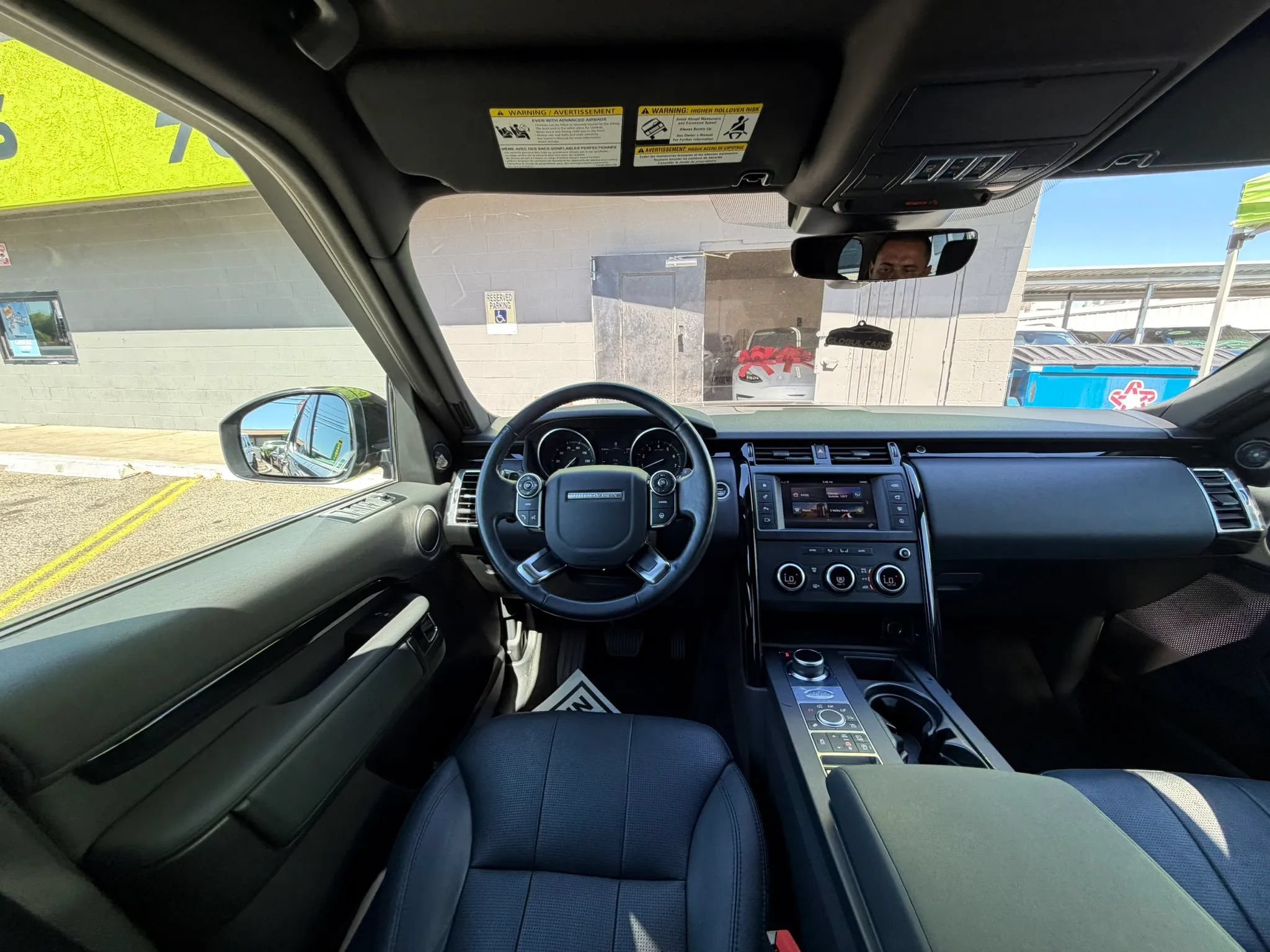 Used 2017 Land Rover Discovery SE AWD/4WD image 21