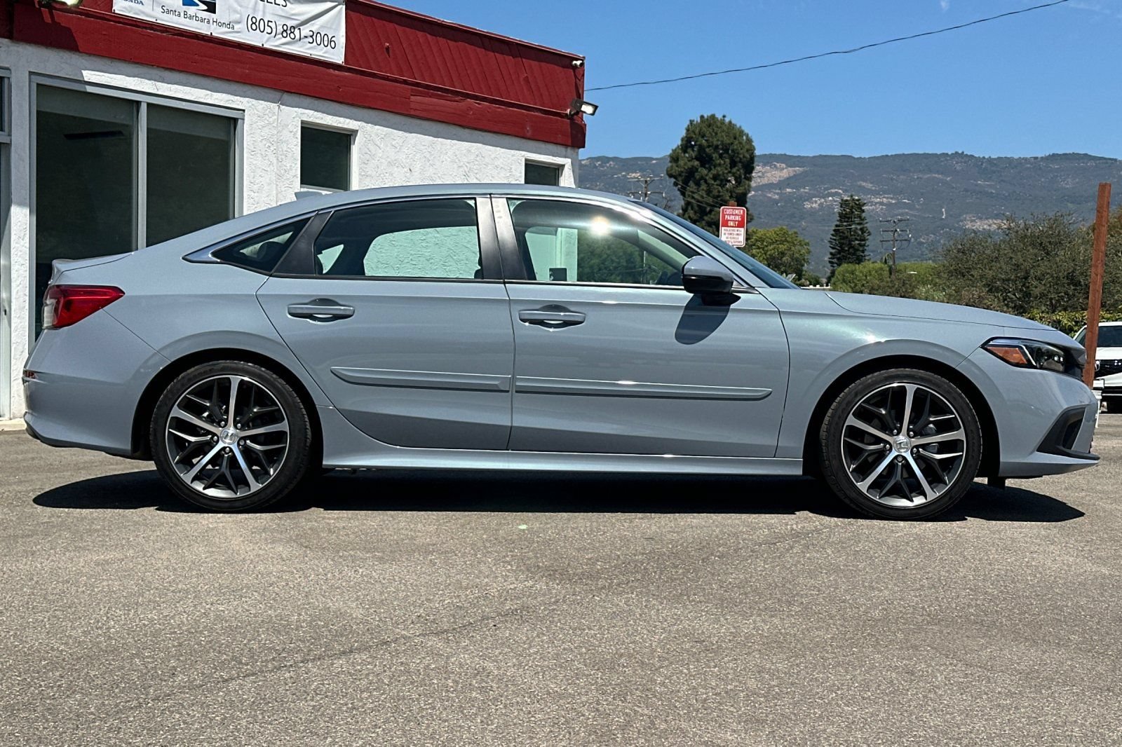 Used 2024 Honda Civic Touring image 3