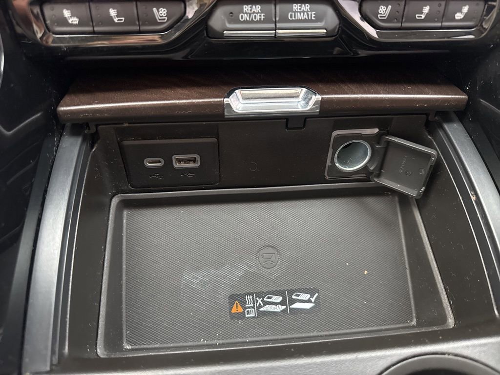 Used 2022 GMC Yukon XL Denali w/ Denali Premium Package image 28