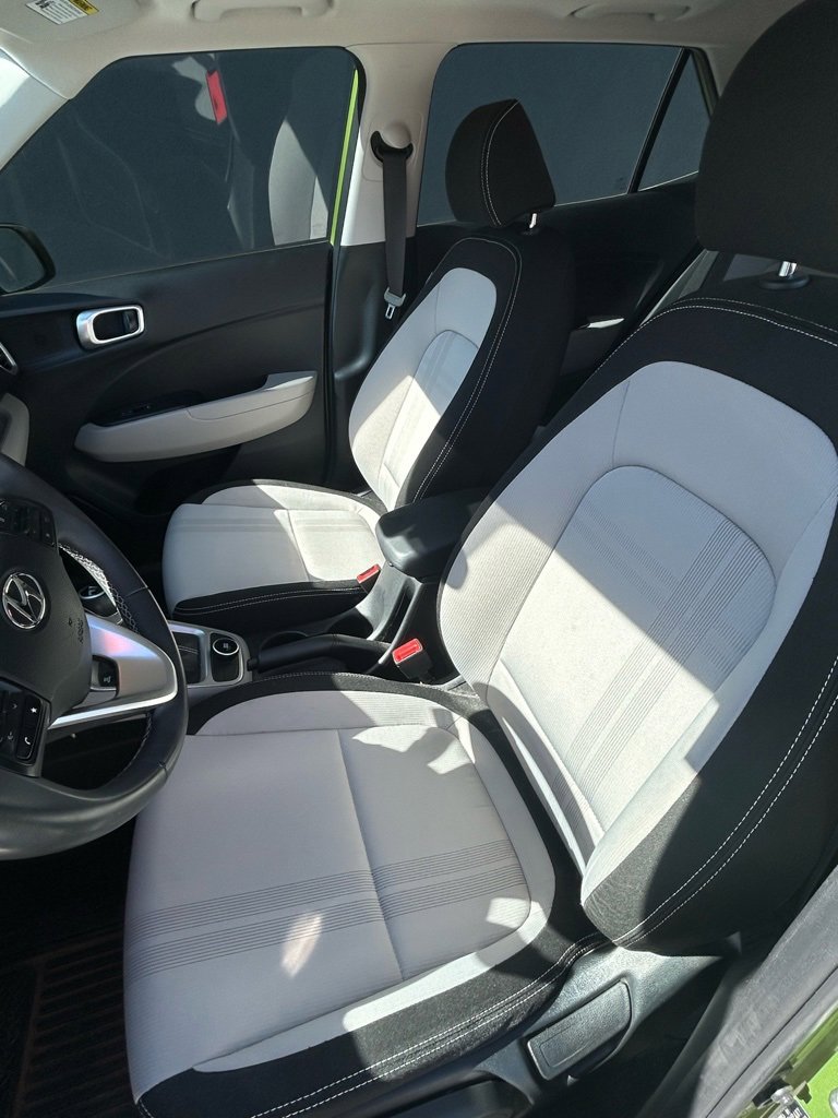 Used 2023 Hyundai Venue SEL image 11