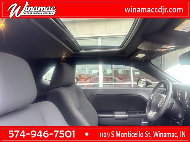 Used 2014 Dodge Challenger R/T RWD image 12