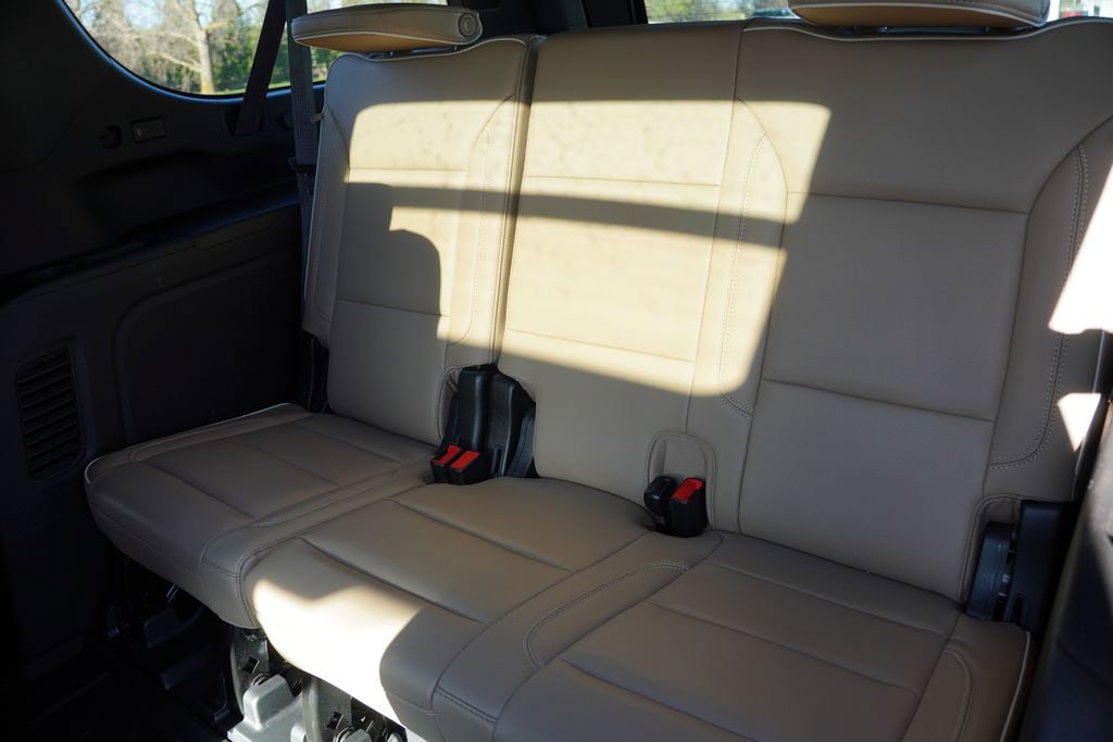 Used 2021 Chevrolet Suburban Premier w/ Premium Package AWD/4WD image 19