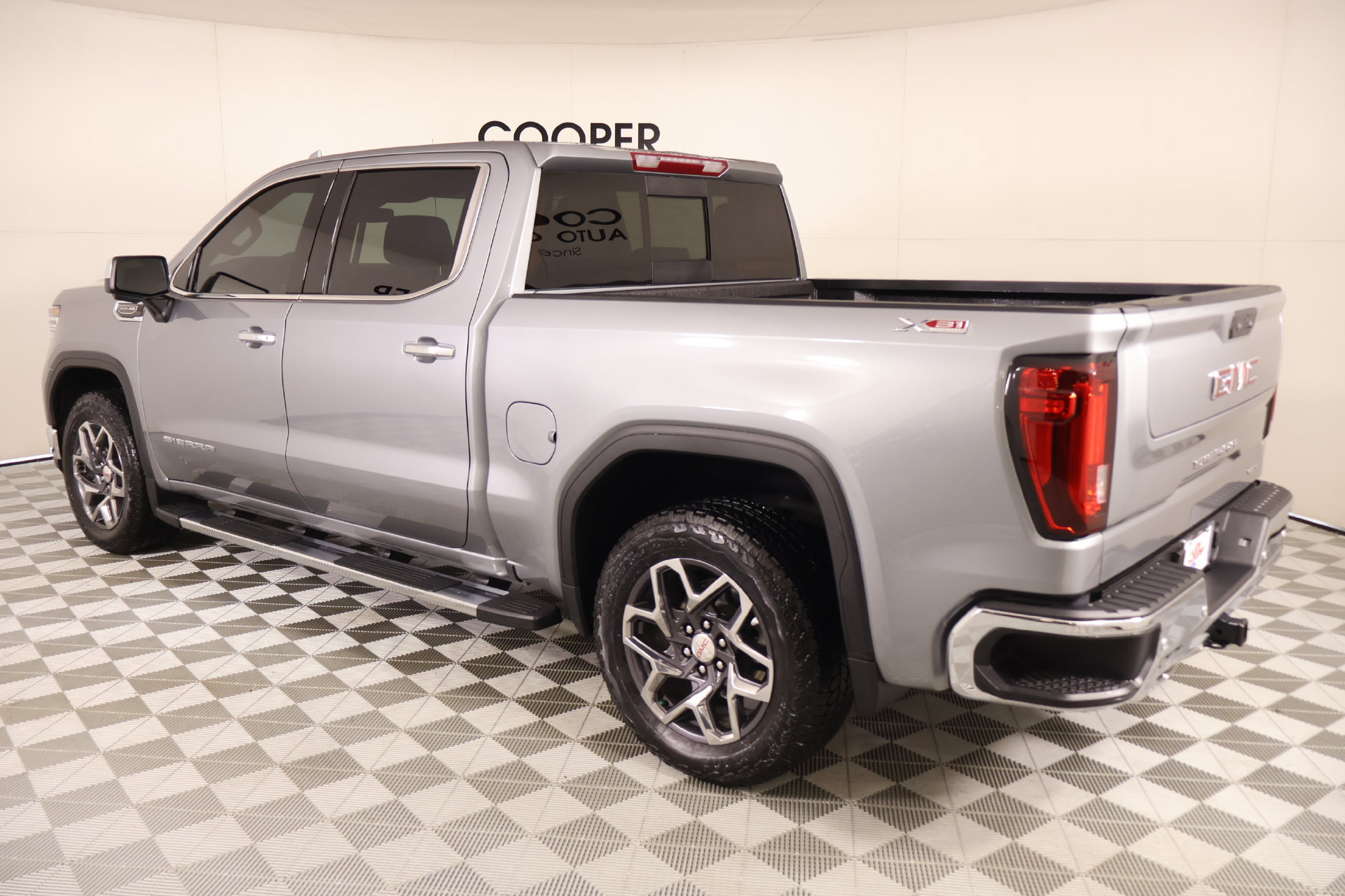 Used 2025 GMC Sierra 1500 SLT w/ SLT Premium Plus Package AWD/4WD image 24