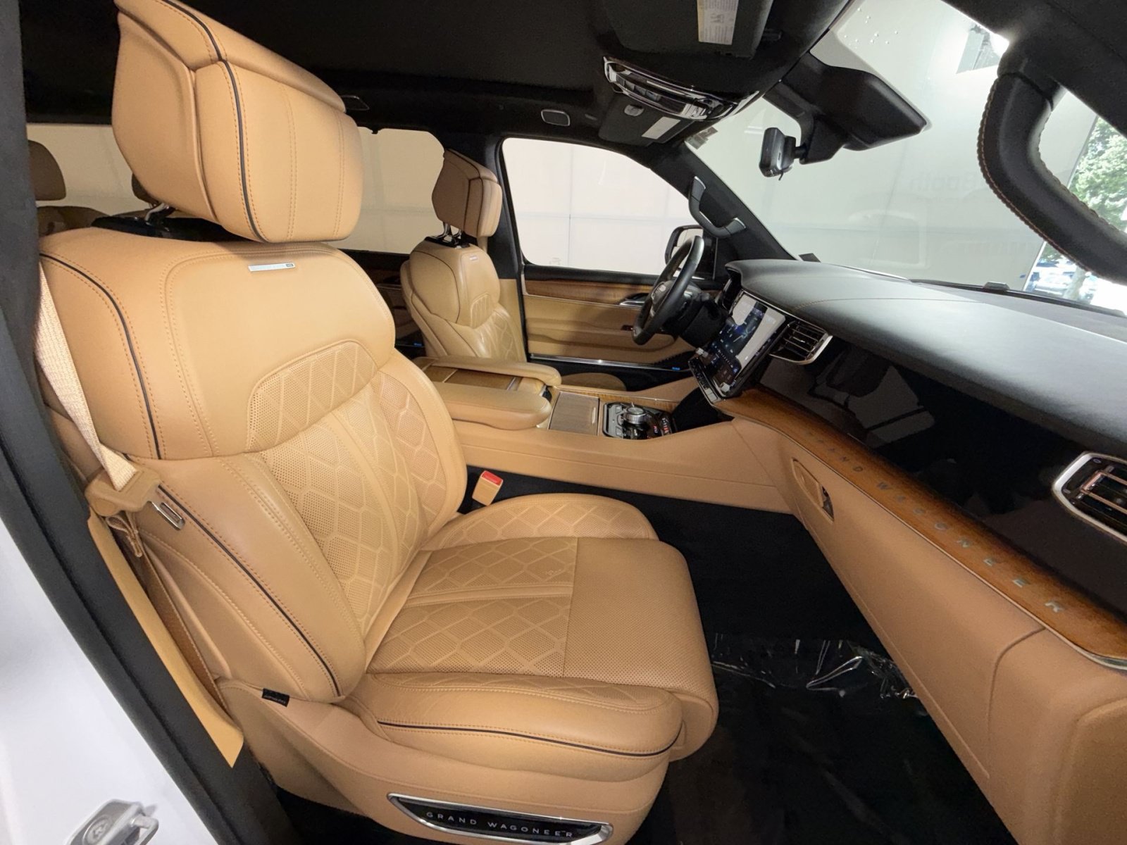 Used 2023 Jeep Grand Wagoneer Series III AWD/4WD image 27