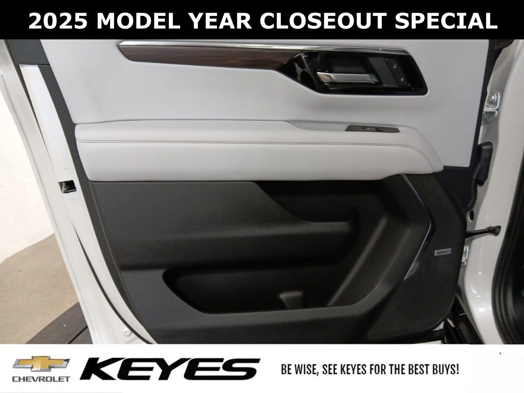 New 2025 Chevrolet Suburban Premier image 17