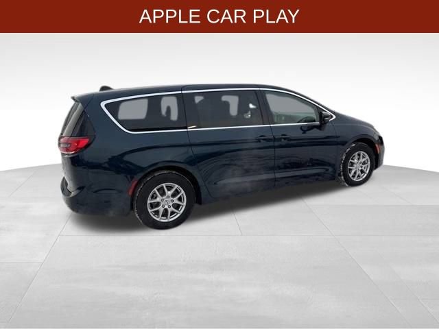 Used 2024 Chrysler Pacifica Touring image 8