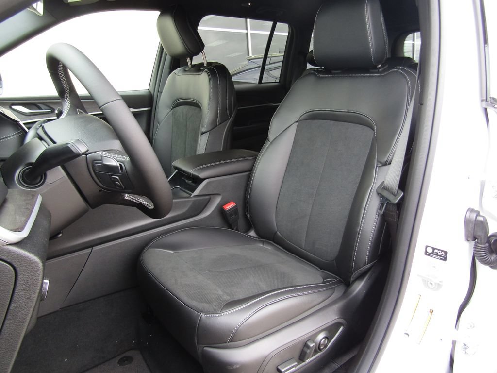 New 2026 Jeep Grand Cherokee Altitude AWD/4WD image 21
