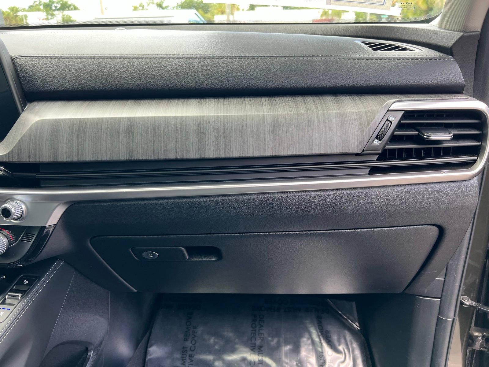 Used 2025 Kia Telluride EX w/ EX Captain's Chair Package FWD image 70