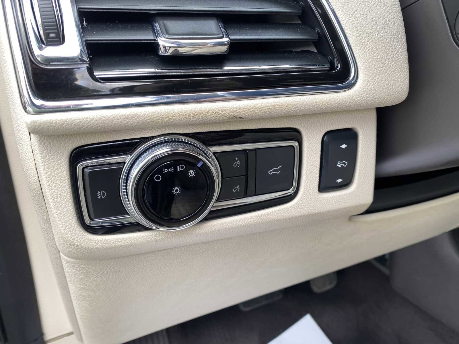 Used 2018 Lincoln Navigator L Reserve w/ Technology Package image 20