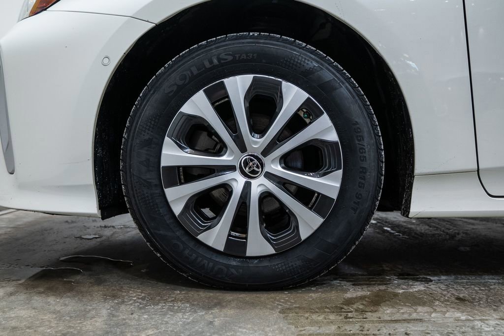 Used 2020 Toyota Prius LE image 8