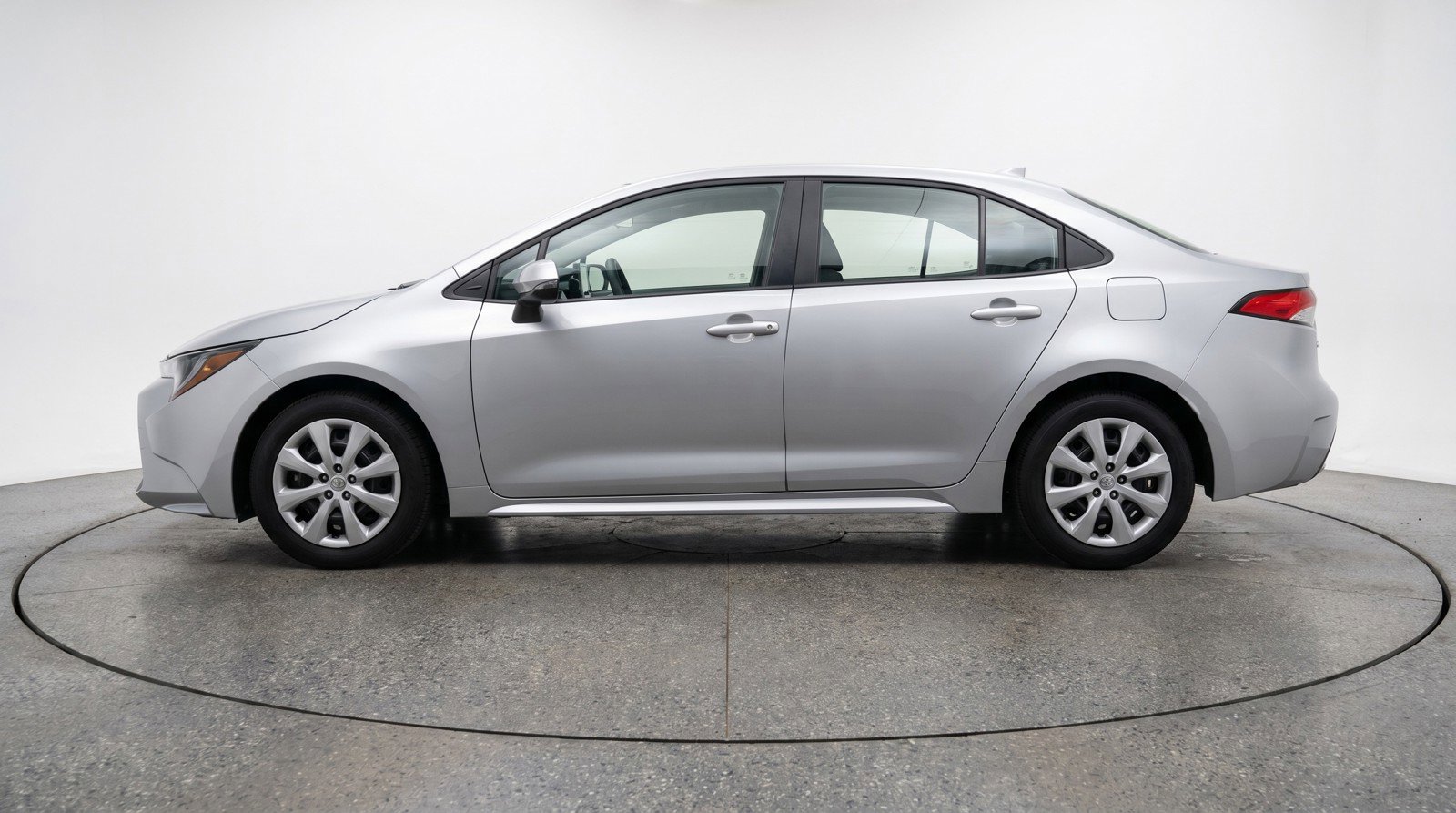 Used 2025 Toyota Corolla LE FWD image 5