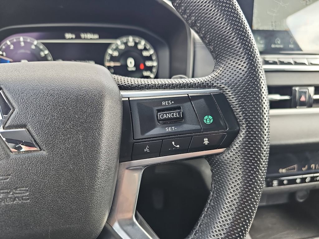 Used 2023 Mitsubishi Outlander SE image 23