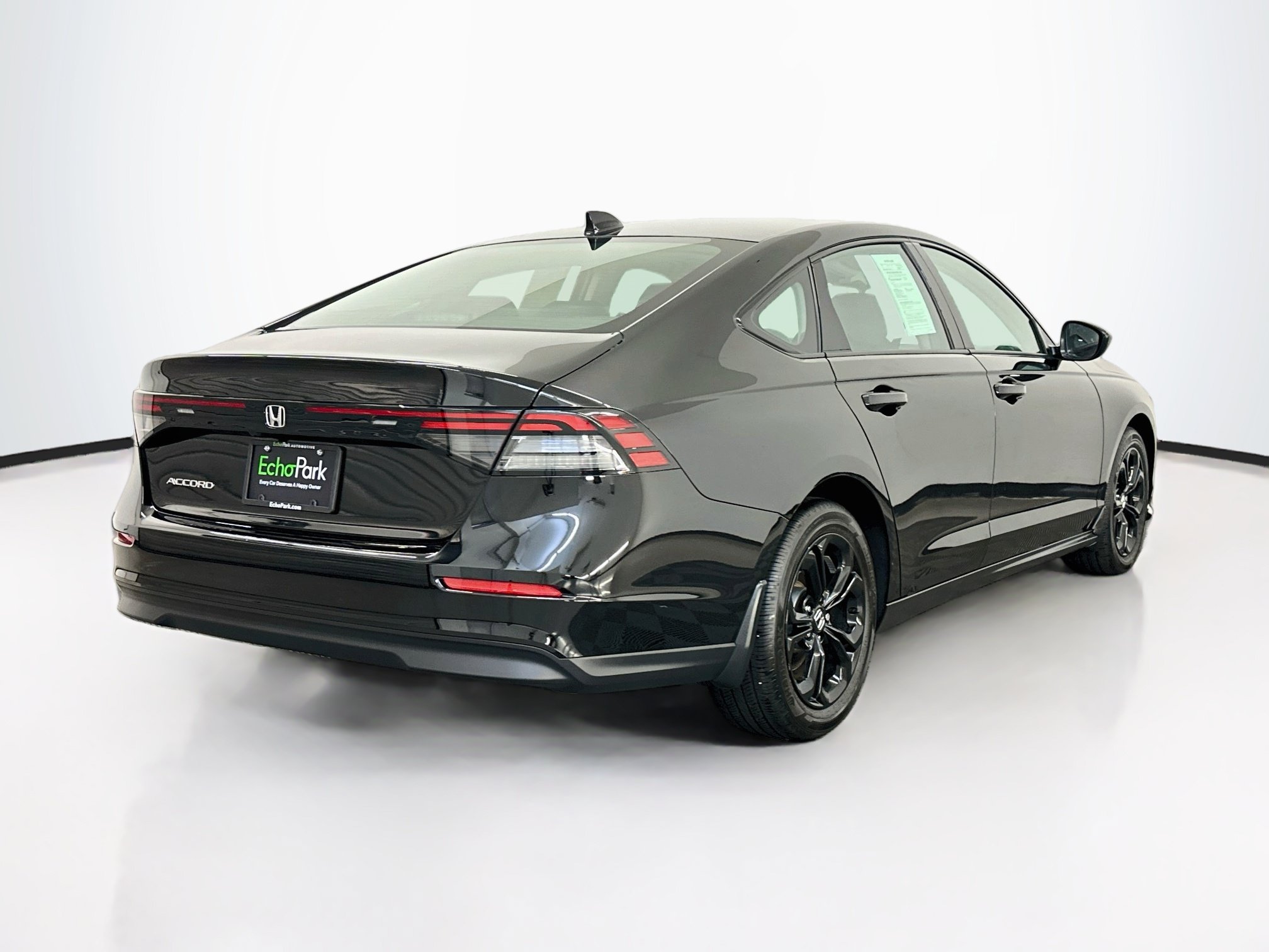Used 2025 Honda Accord SE image 9