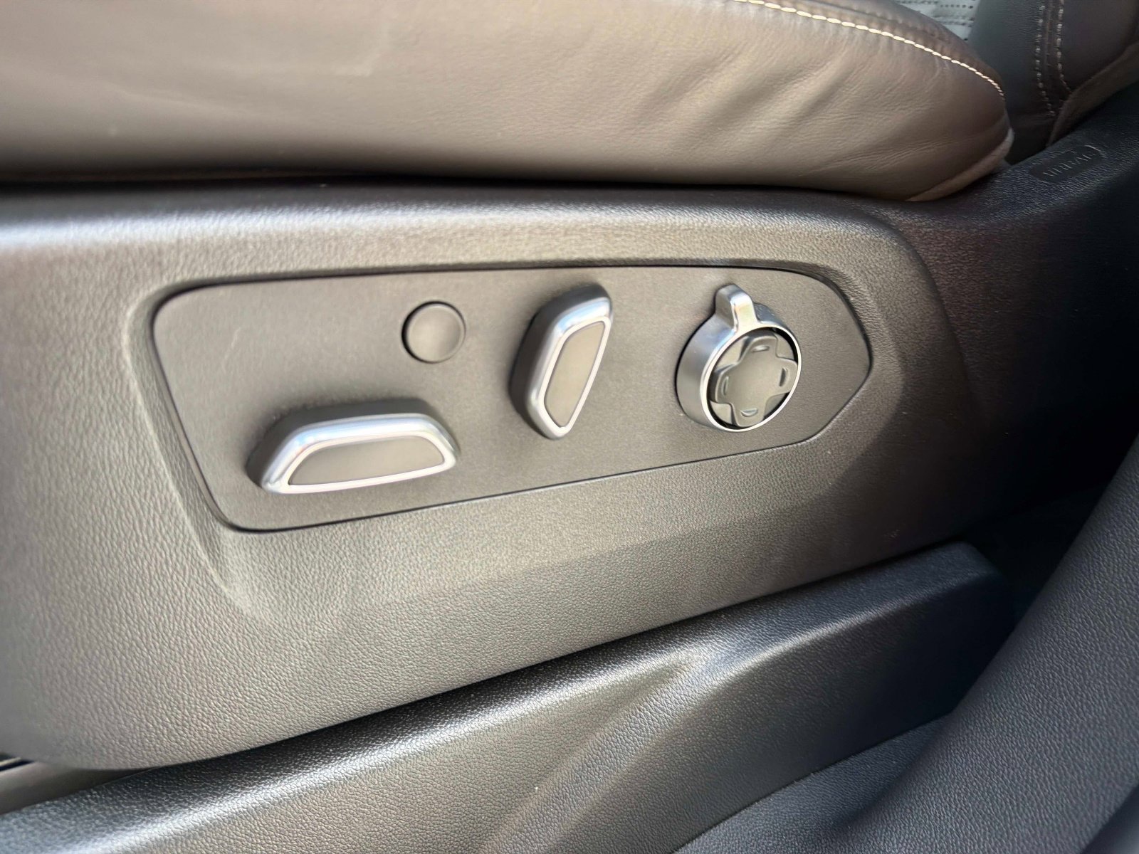 Used 2026 Cadillac Escalade ESV Platinum Sport w/ LPO, ONYX Package image 41