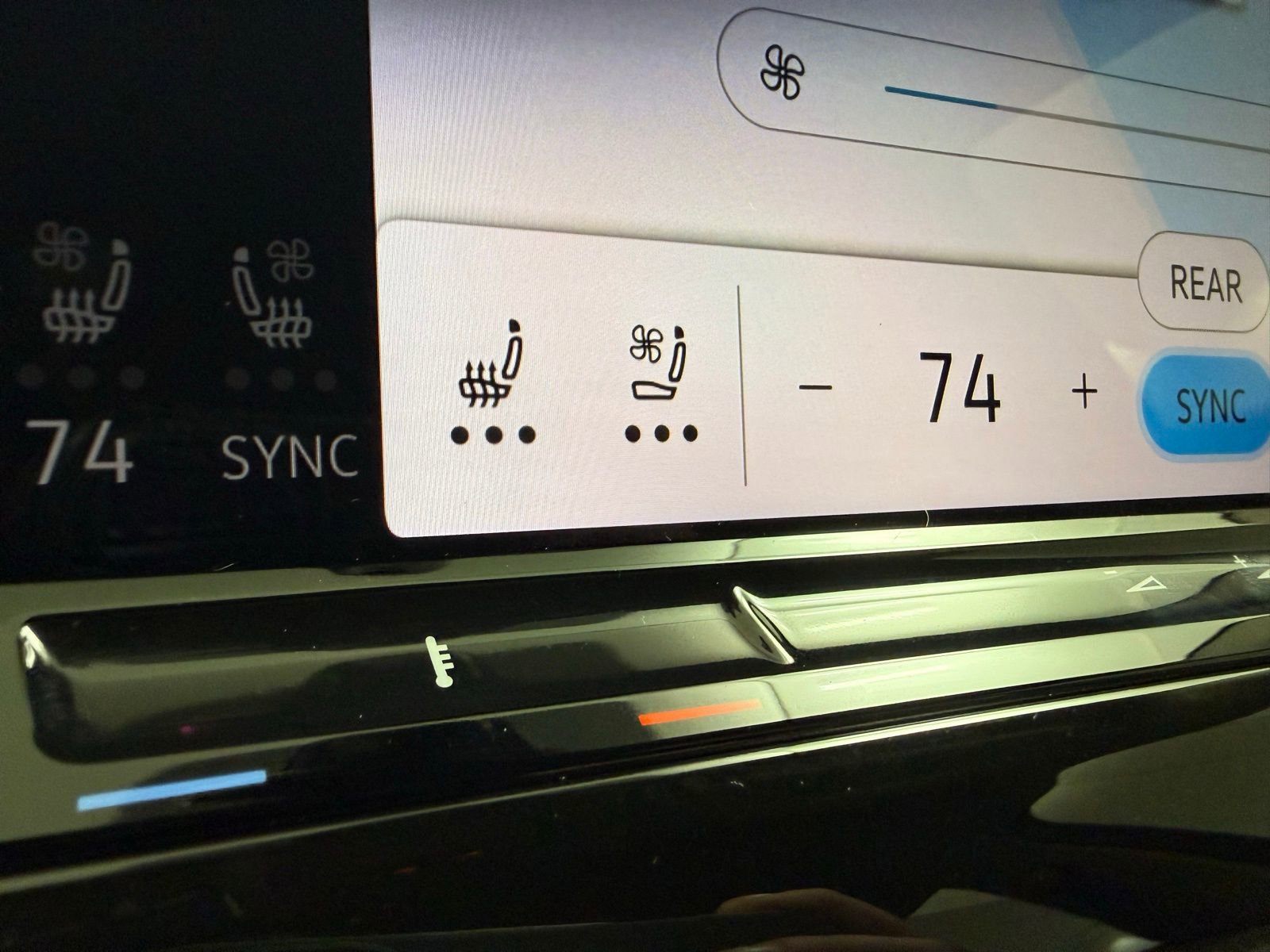 Used 2025 Volkswagen Atlas SE FWD image 19