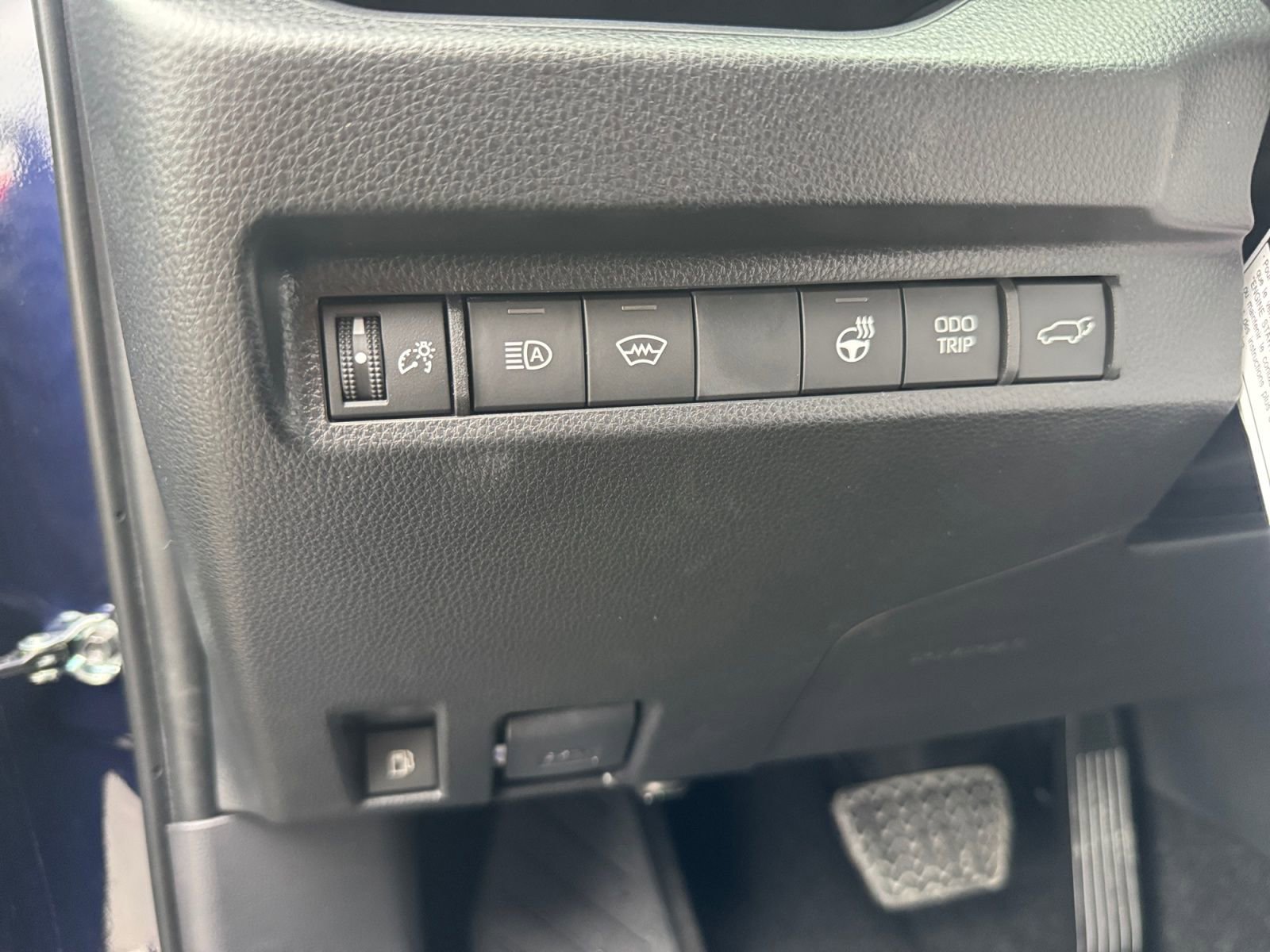 Certified 2025 Toyota RAV4 XSE w/ Weather Package AWD/4WD image 18