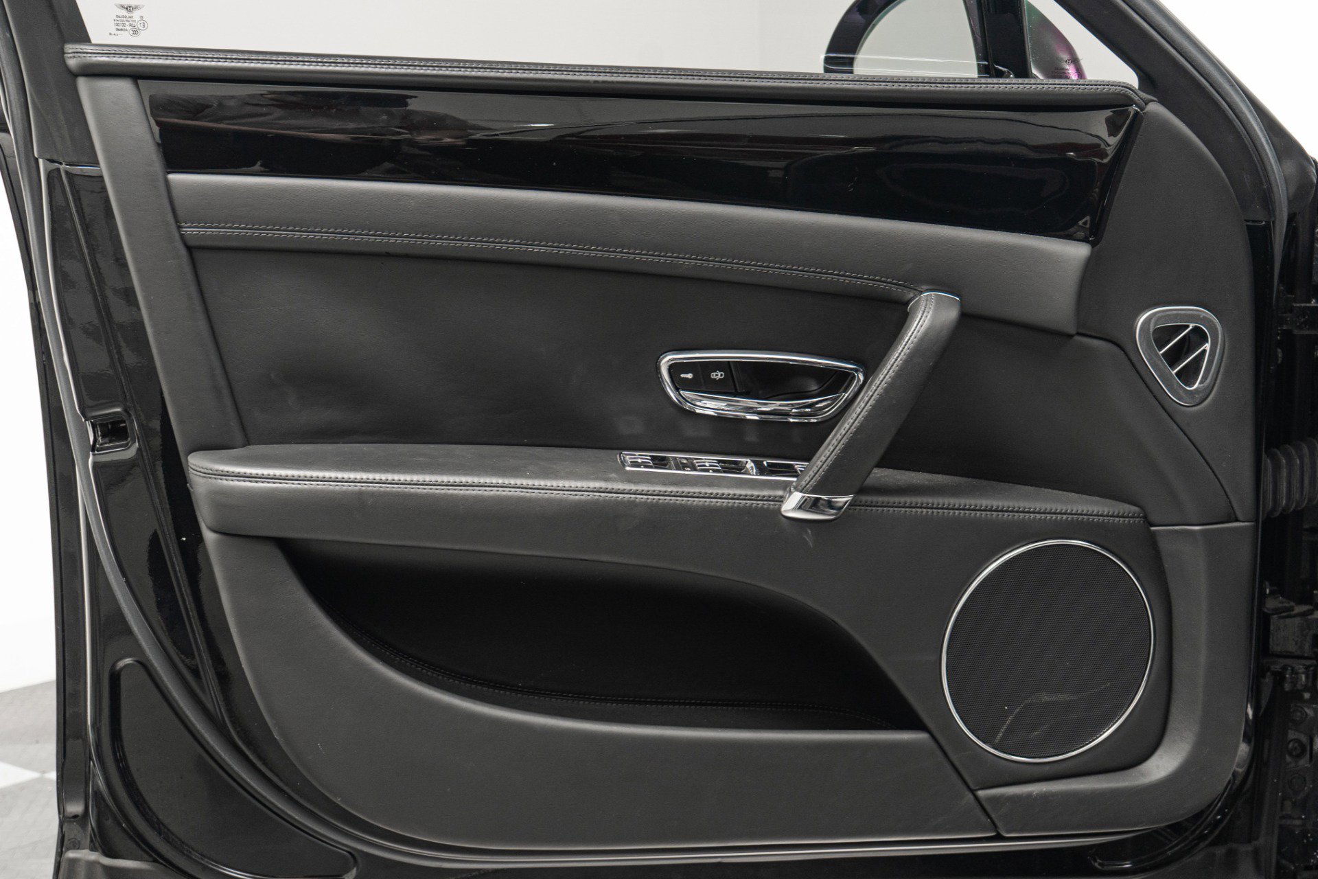 Used 2015 Bentley Flying Spur W12 image 37