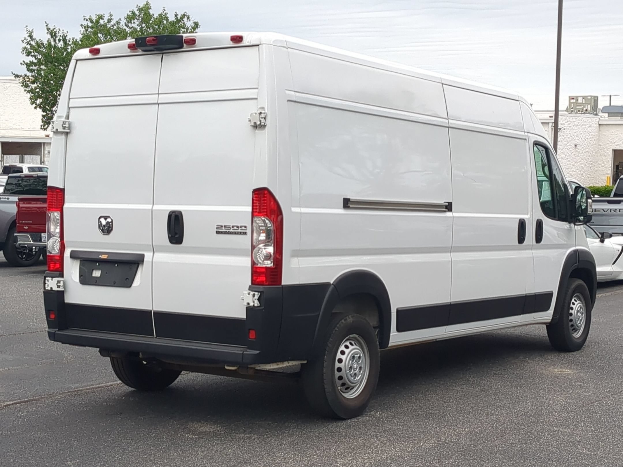 Used 2025 RAM ProMaster 2500 w/ Convenience Group FWD image 10