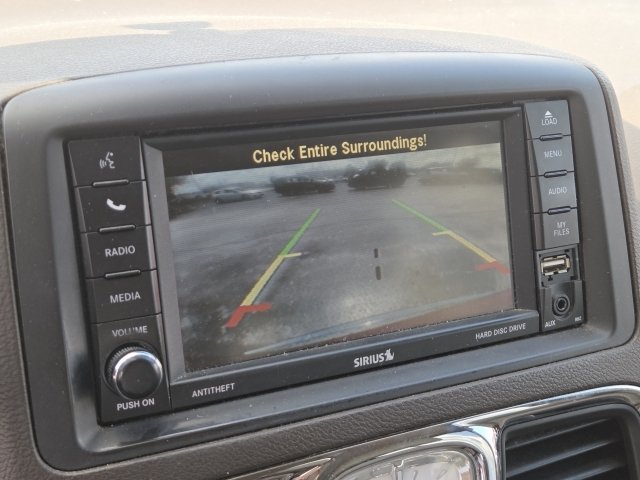 Used 2015 Chrysler Town & Country Touring w/ Driver Convenience Group FWD image 6