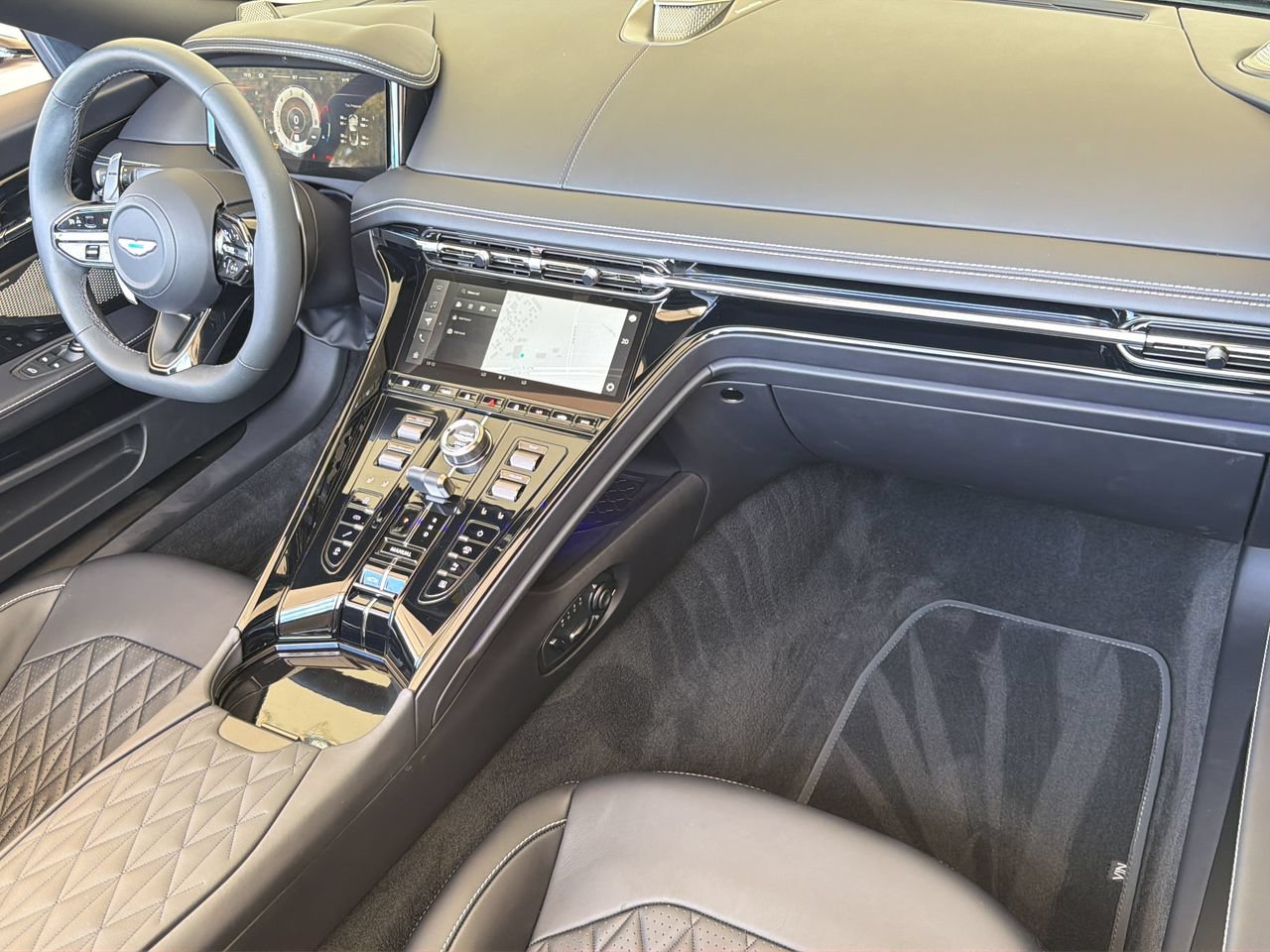 Used 2026 Aston Martin DB12 Convertible RWD image 19