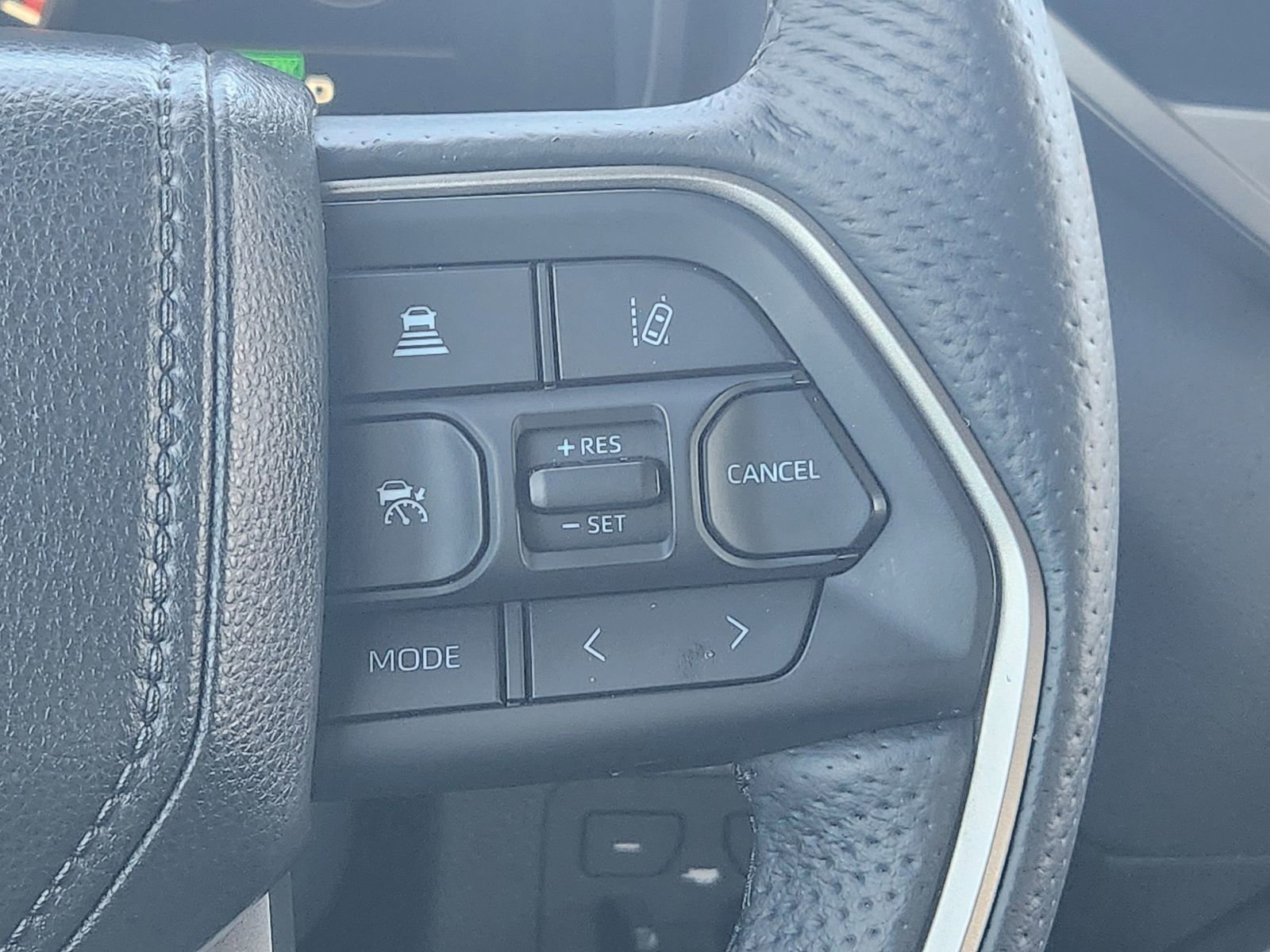 Used 2025 Toyota Tundra Limited AWD/4WD image 34