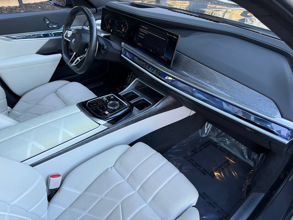 Used 2023 BMW 760i xDrive w/ Executive Package AWD/4WD image 31