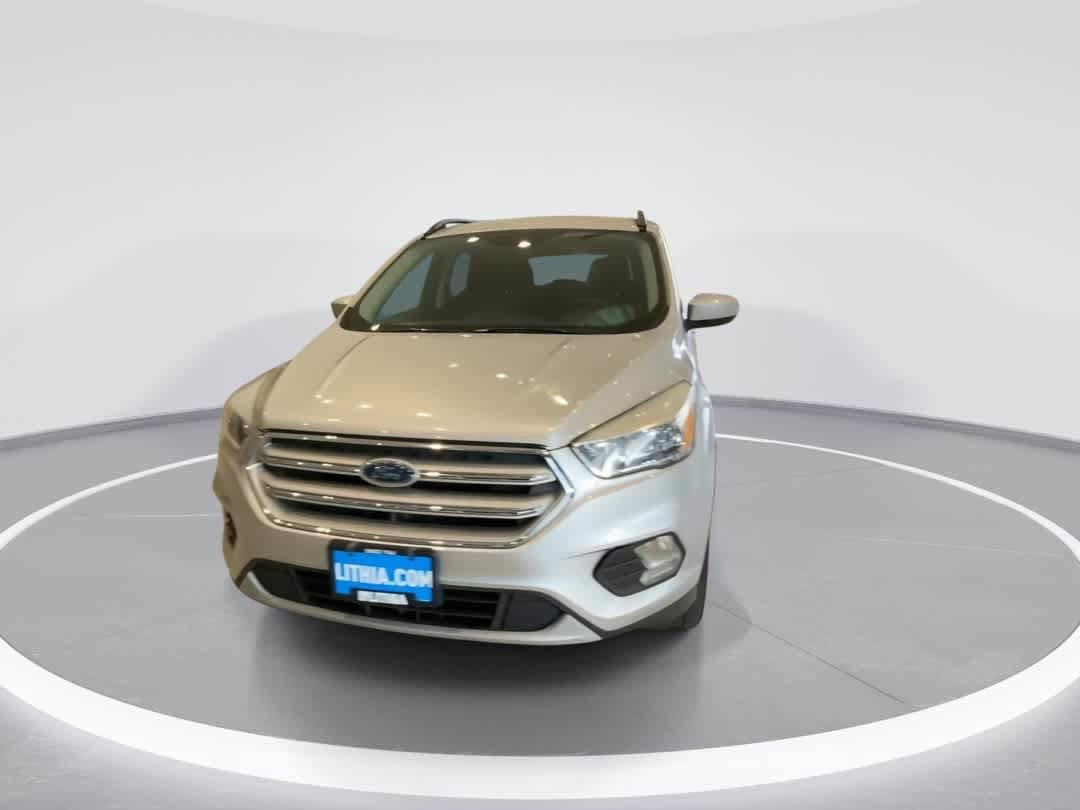 Used 2018 Ford Escape SE image 3