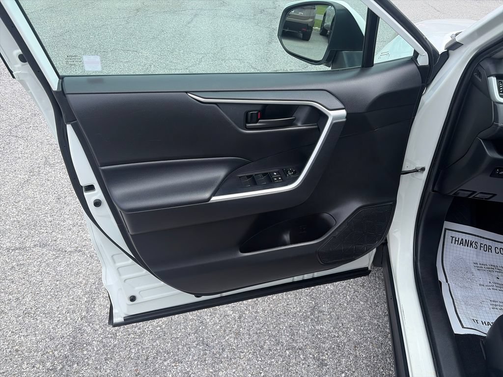 Used 2020 Toyota RAV4 LE FWD image 11