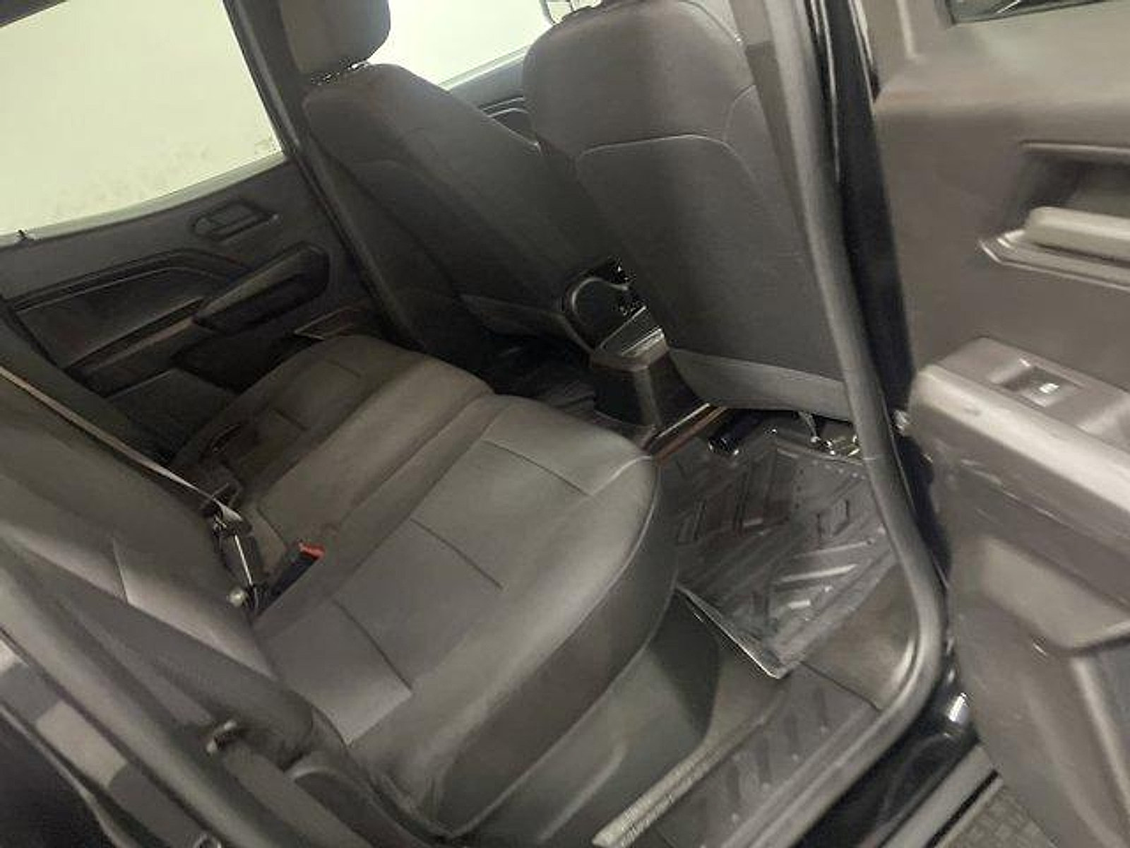 Used 2023 Chevrolet Colorado W/T RWD image 15