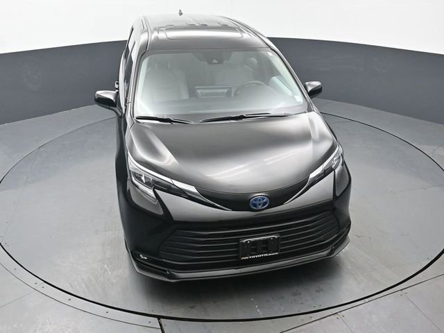 Used 2025 Toyota Sienna XLE image 50